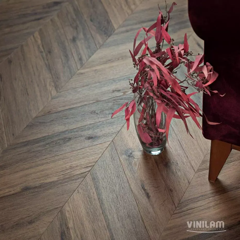 LVT-плитка Vinilam замковая Chevron 8,5 мм арт.I107516 Шеврон Лувр 