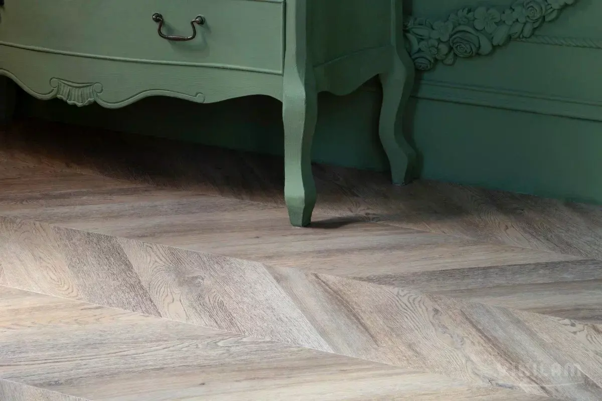 LVT-плитка Vinilam замковая Chevron 8,5 мм арт.RI153616CL4 Шеврон Шампань 