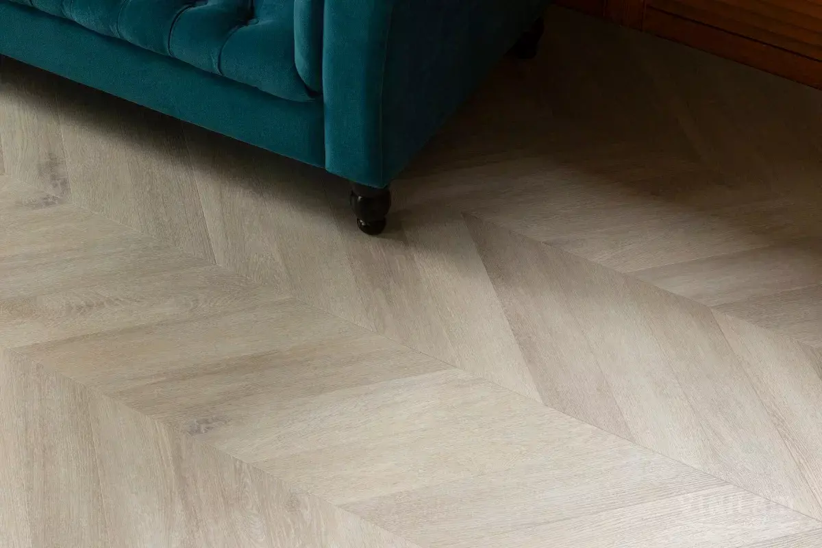 LVT-плитка Vinilam замковая Chevron 8,5 мм арт.RI4445118CL4 Шеврон Сезар 