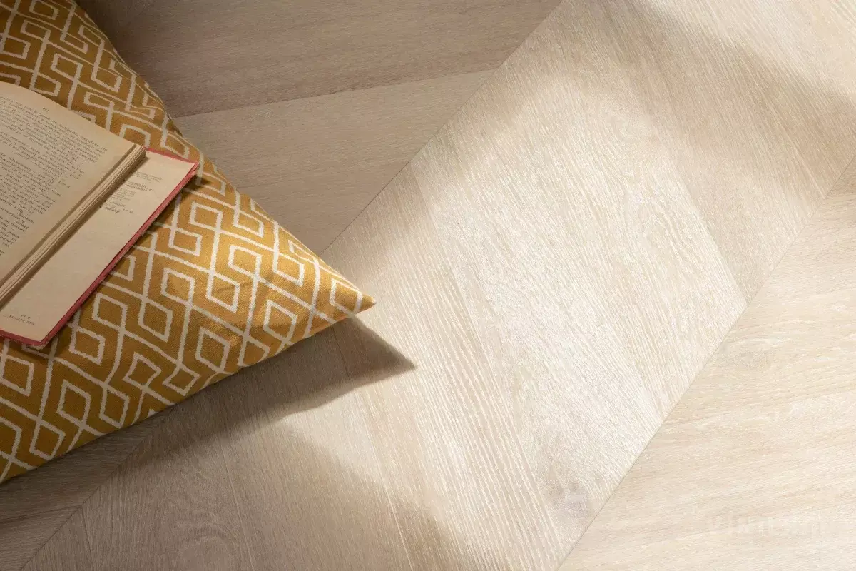LVT-плитка Vinilam замковая Chevron 8,5 мм арт.RI4445118CL4 Шеврон Сезар 