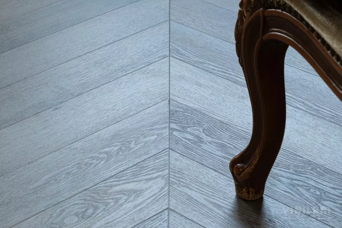 LVT-плитка Vinilam замковая Chevron 8,5 мм арт.RI444515CL4 Шеврон Легран 